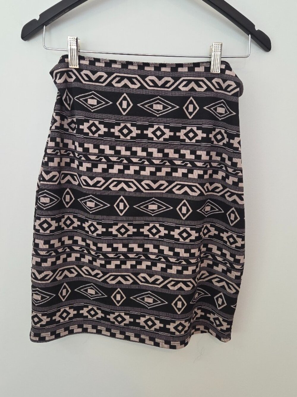 Mi ami Geometric Black and Cream Size M Skirt